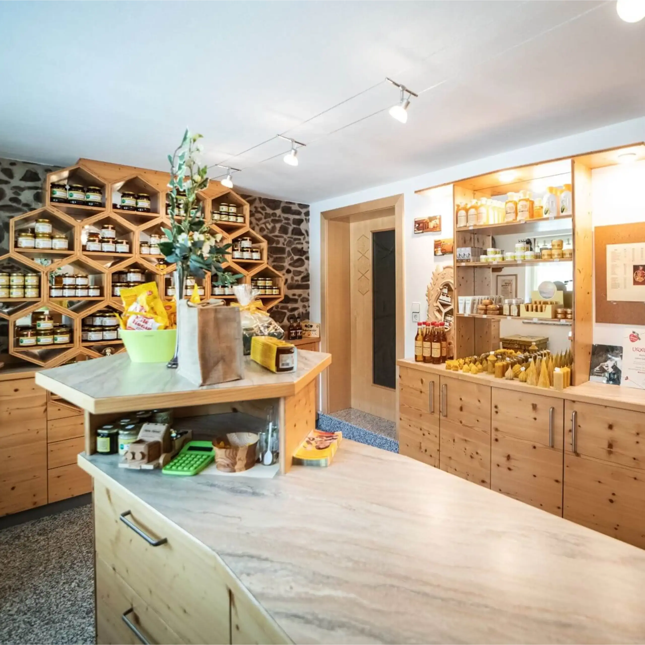 stugeba-tischlerei-inneneinrichtung-imkerei-gebrueder-sturm-web-03