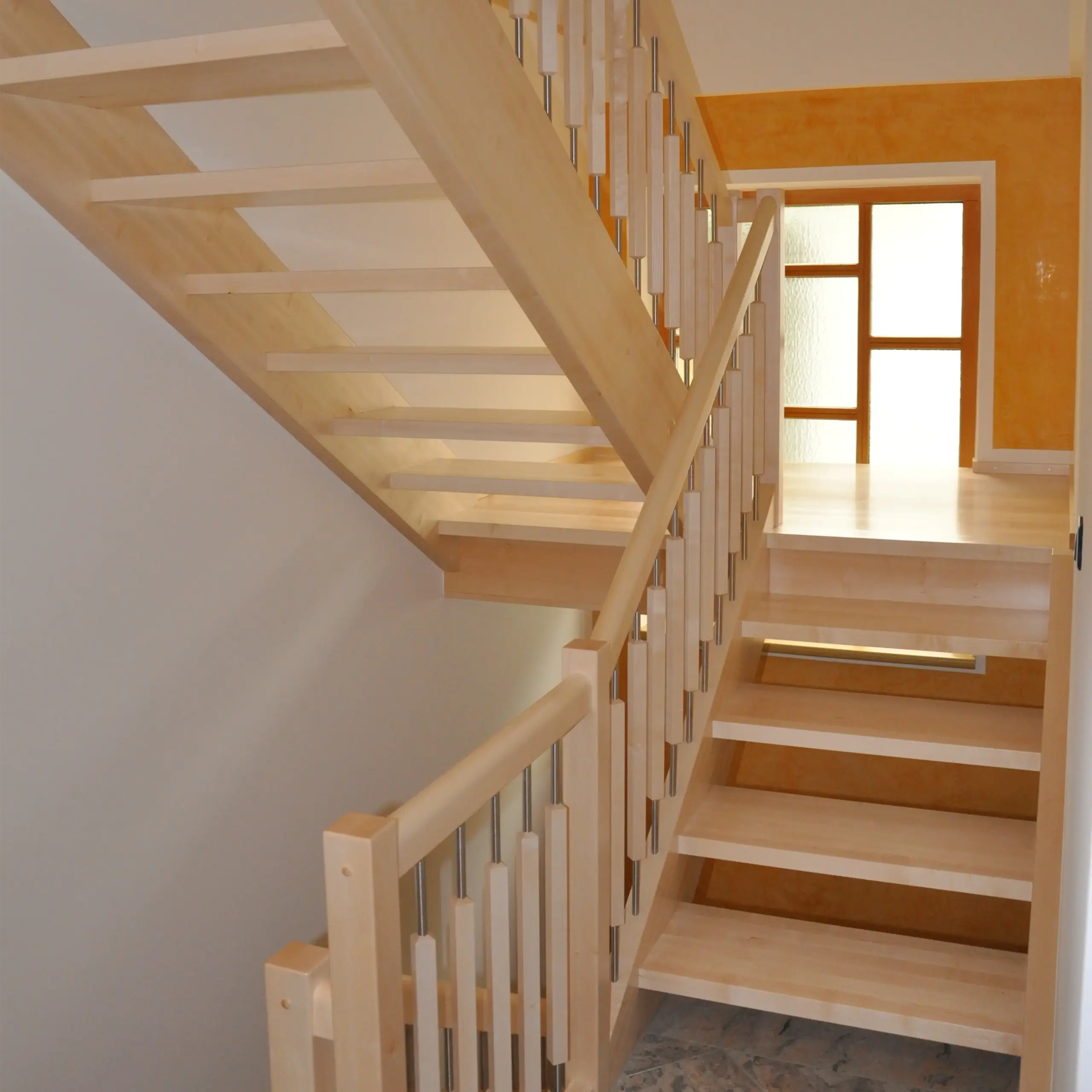 stugeba-tischlerei-stiege-mit-podest-web-01